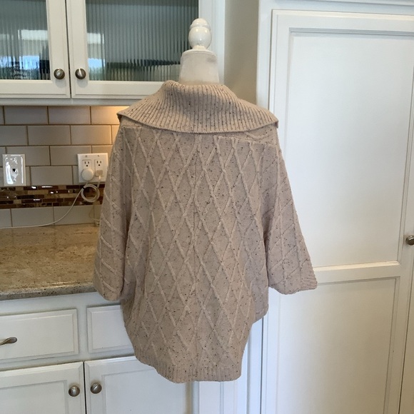 St John’s Bay Tan Cable Knit Poncho Sweater Size Large - Picture 5 of 8